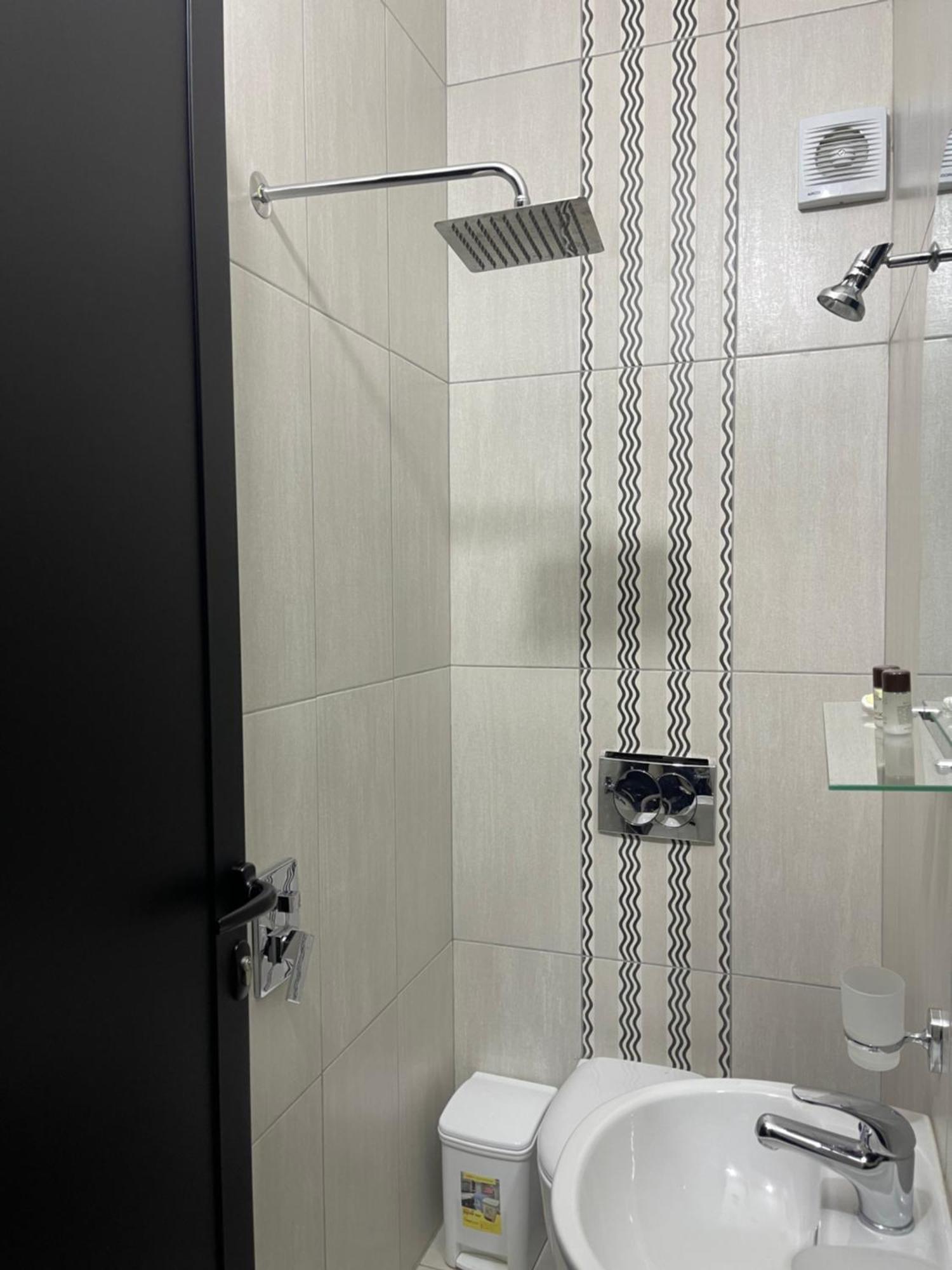 Small Hotel Ora Pogradec Ngoại thất bức ảnh